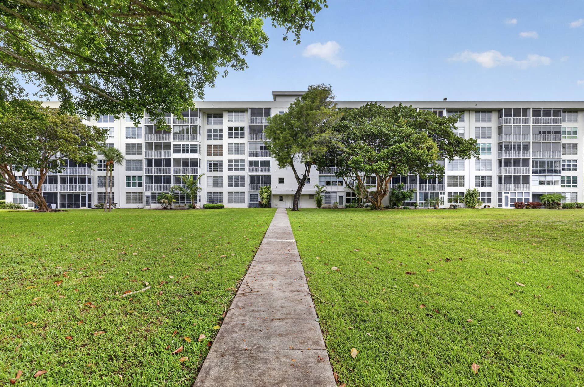 3000 S Course Drive, #103, Pompano Beach, FL 33069 25-web-or-mls-8I8A2162