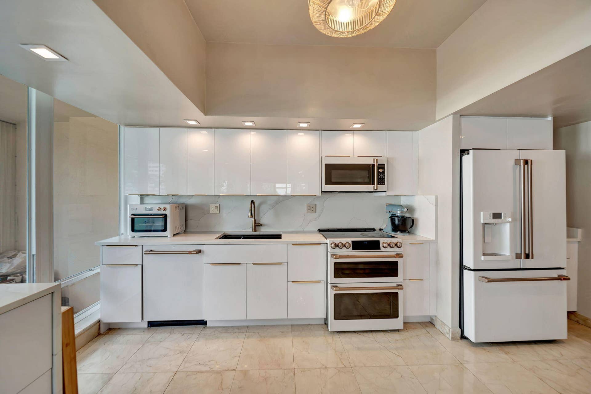 2100 S Ocean Lane, #101-102, Fort Lauderdale, FL 33316 24-web-or-mls-DSC08281