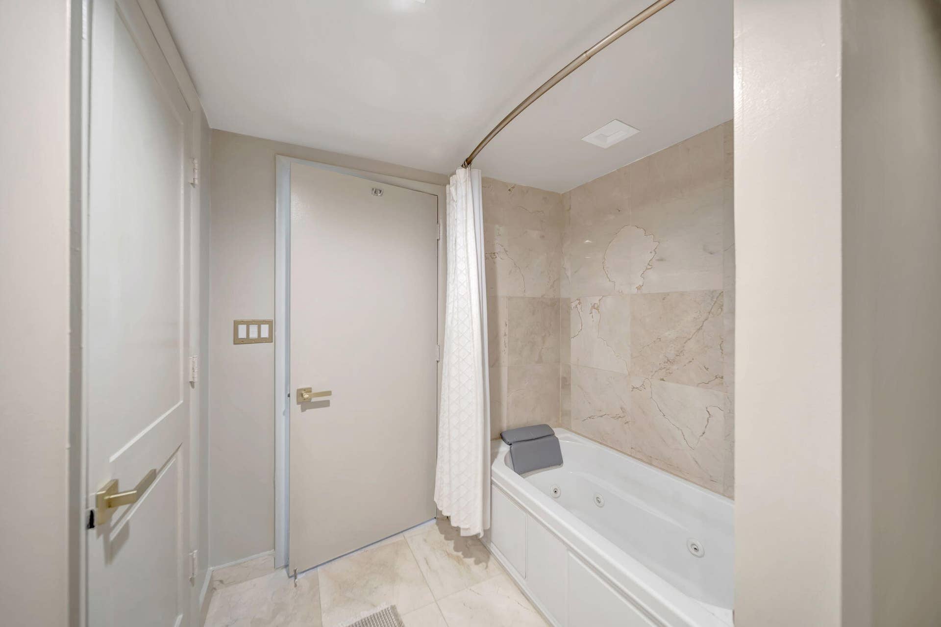 2100 S Ocean Lane, #101-102, Fort Lauderdale, FL 33316 Second Primary Bath