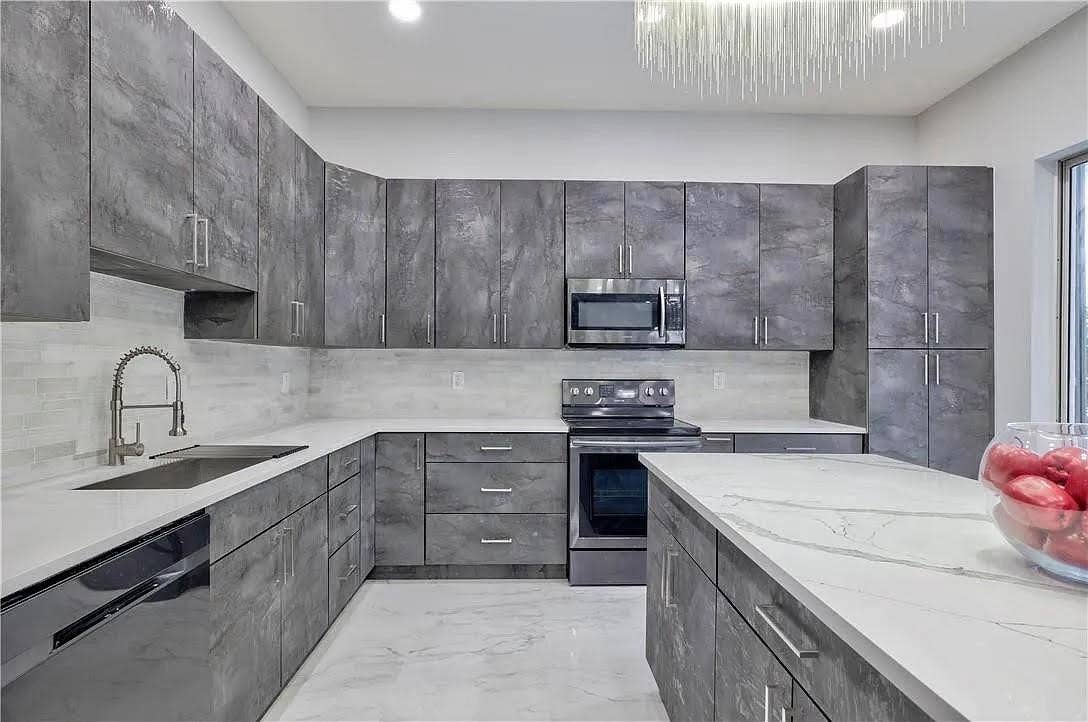 5989 NW 74th Street, Parkland, Parkland, FL 33067 kitchen