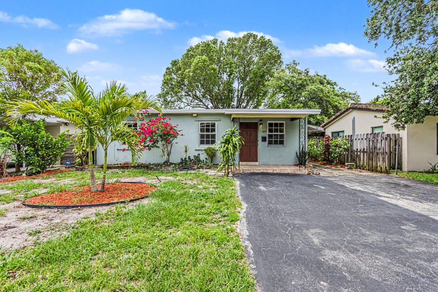 Property photo for 604 NE 14th Place, Fort Lauderdale, FL