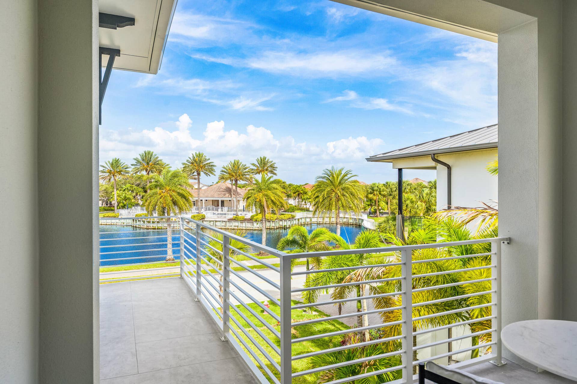 4842 S Harbor Drive, Vero Beach, FL 32967 2nd floor lounge balcony