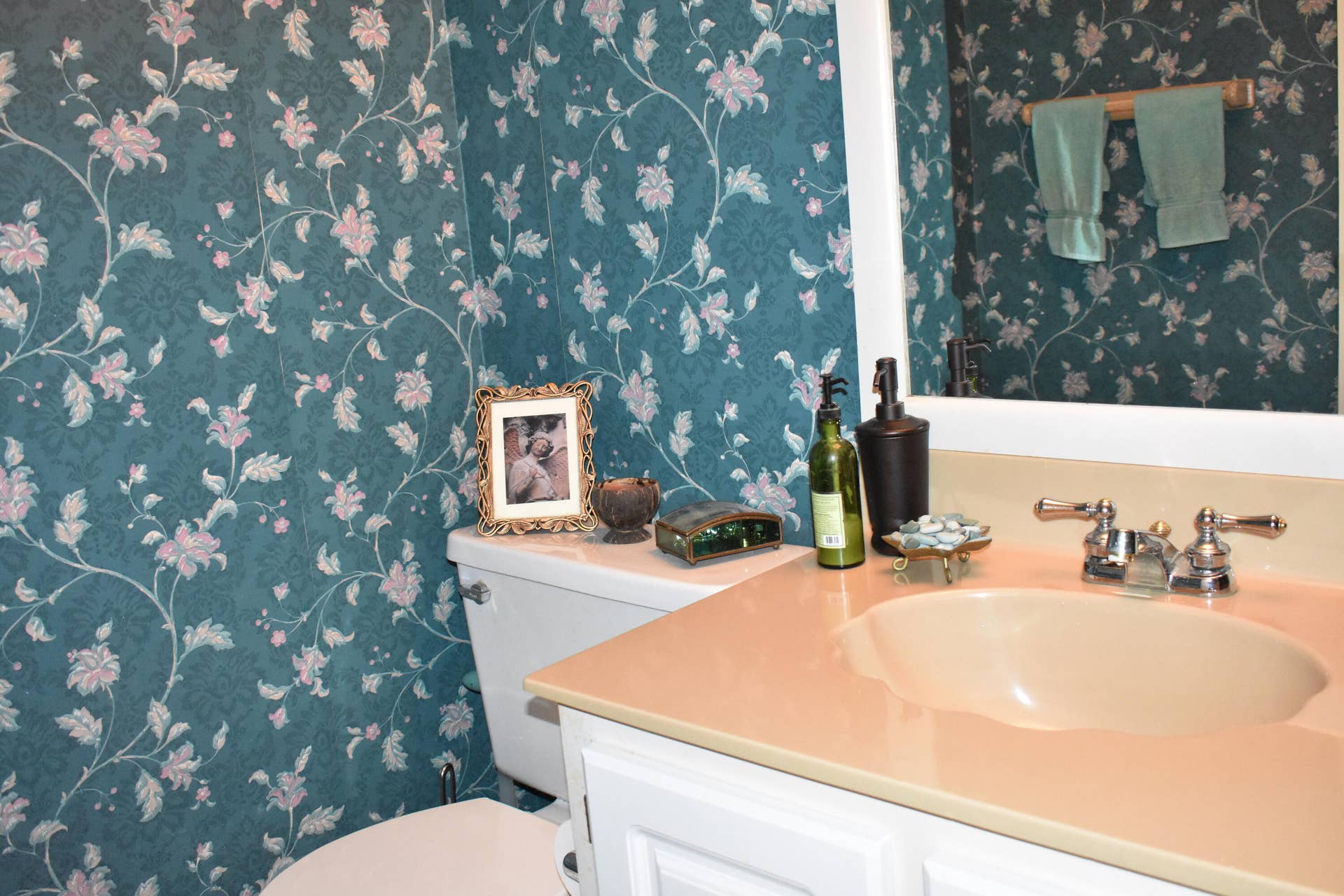 1101 River Reach Drive, #212, Fort Lauderdale, FL 33315 Half Bath for Guests