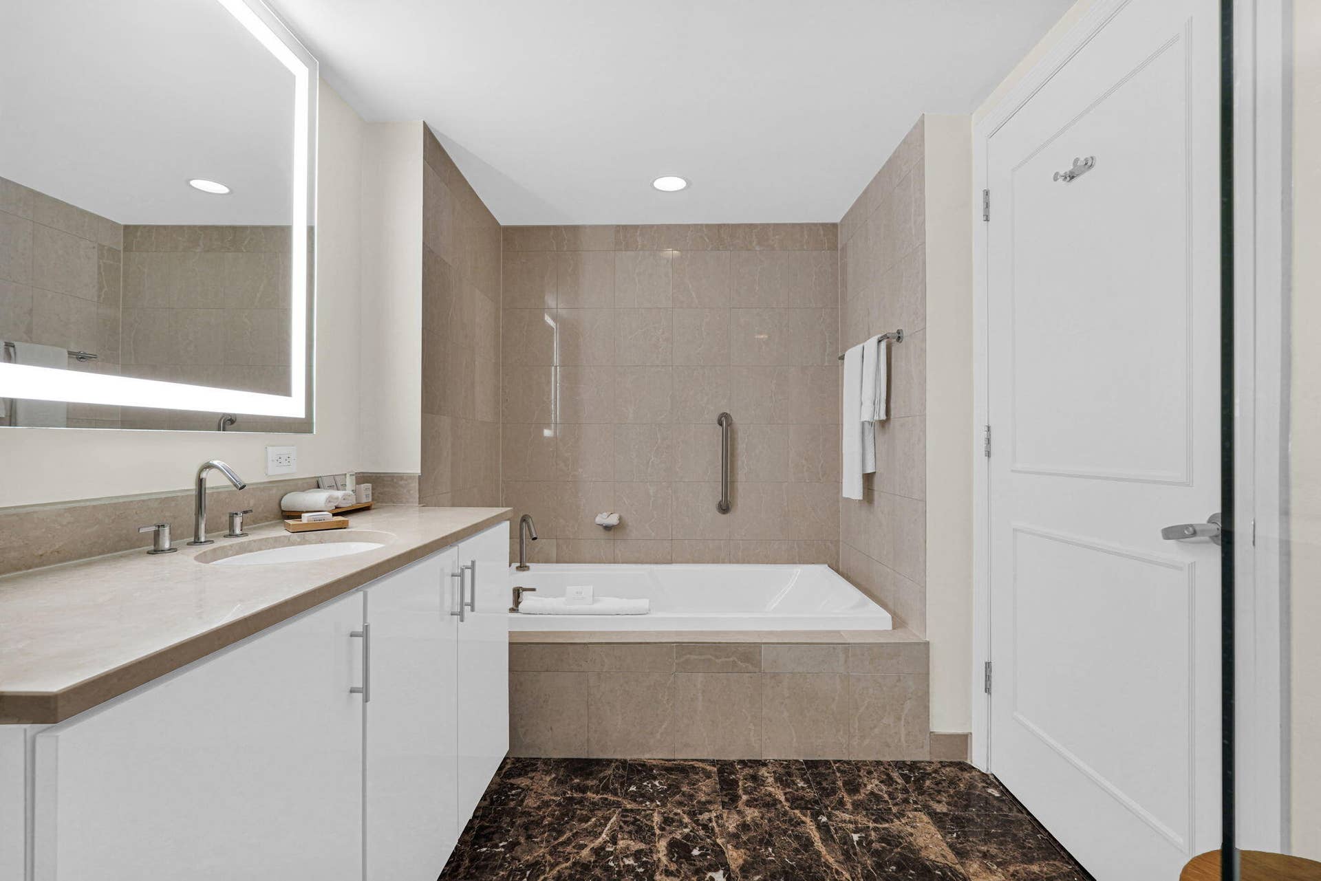 505 N Fort Lauderdale Beach Boulevard, #1103, Fort Lauderdale, FL 33304 18-web-or-mls-DSC08890