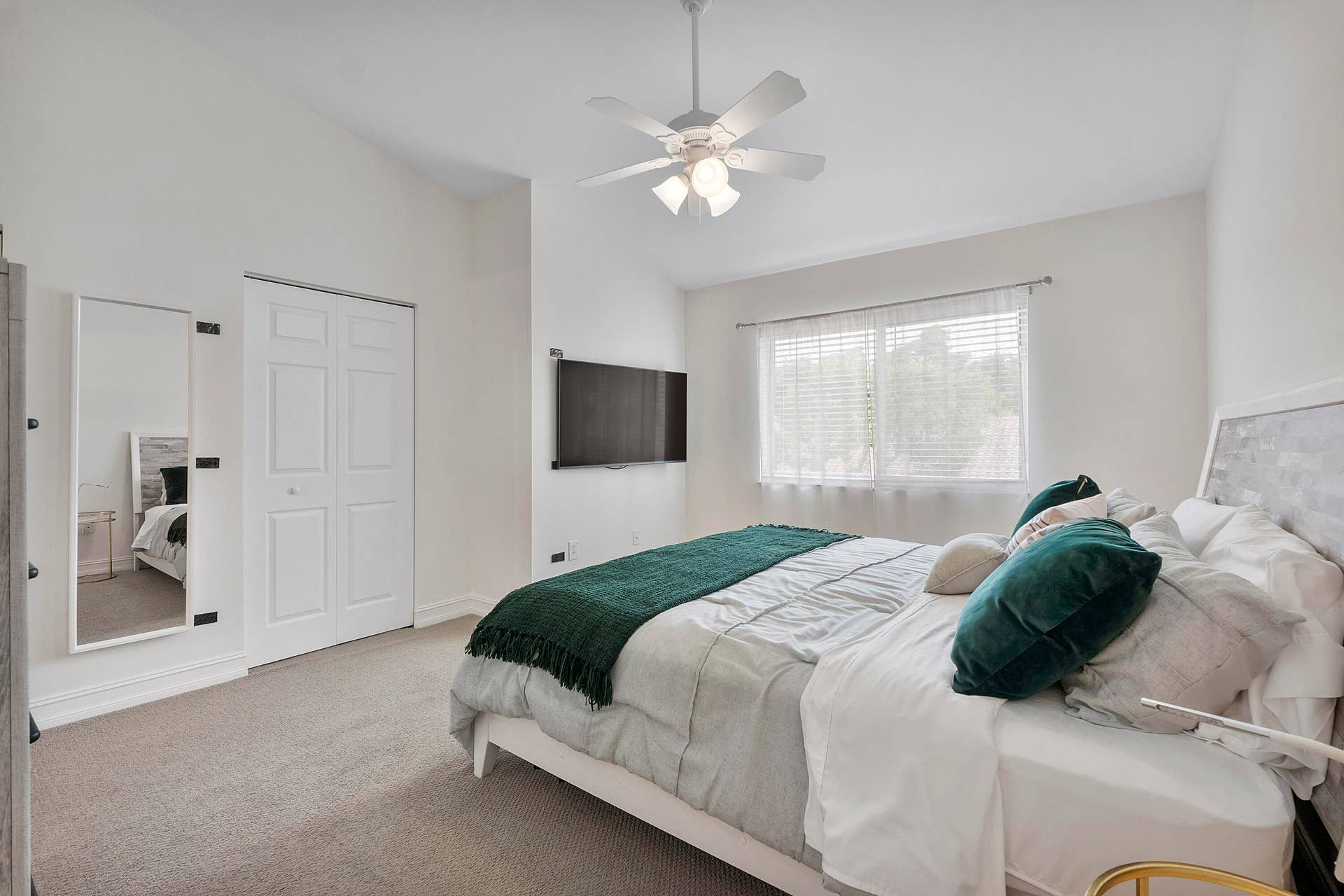 2nd bedroom