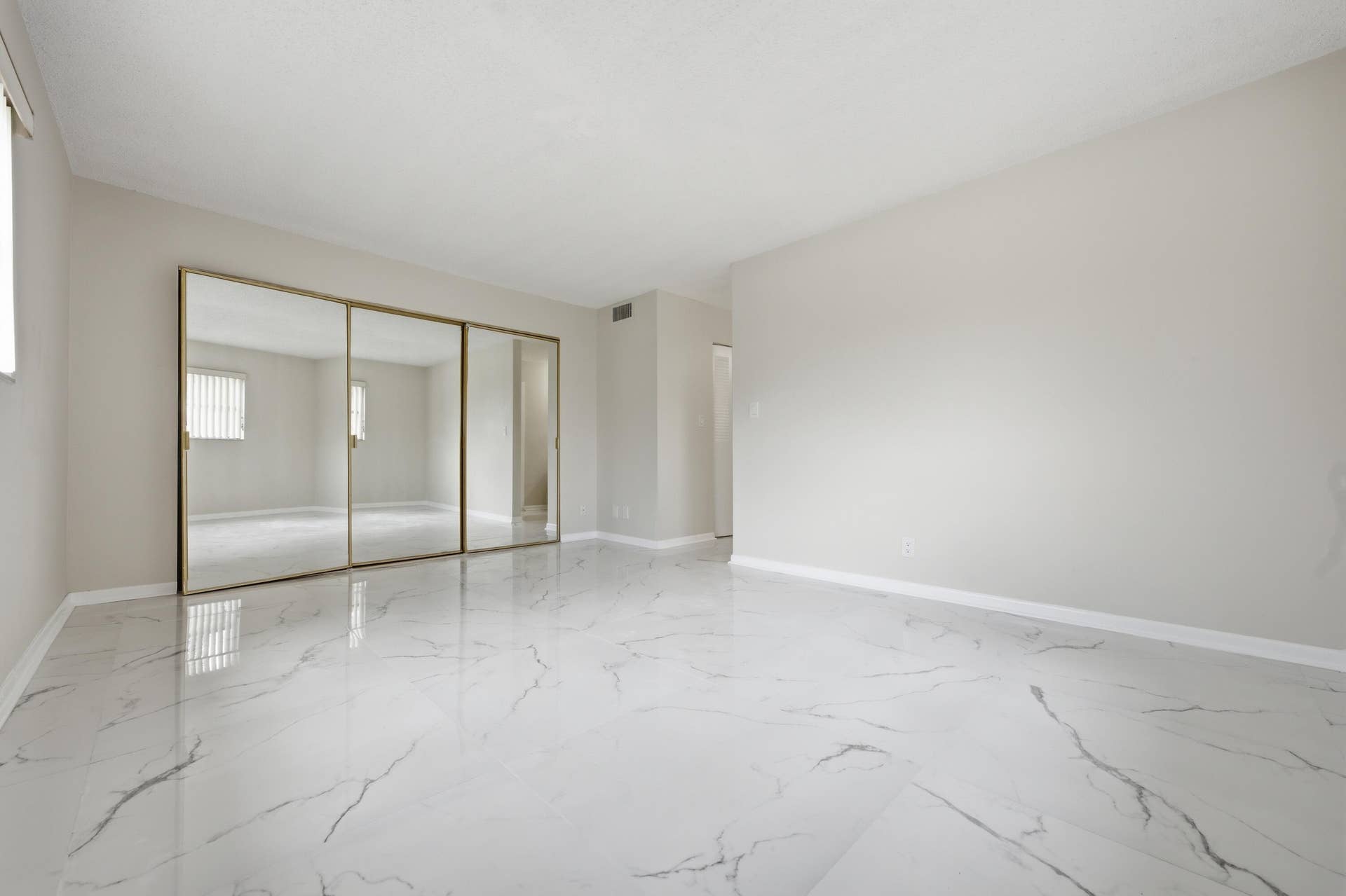 3000 Riverside Drive, #201-1, Coral Springs, FL 33065 DSC00071
