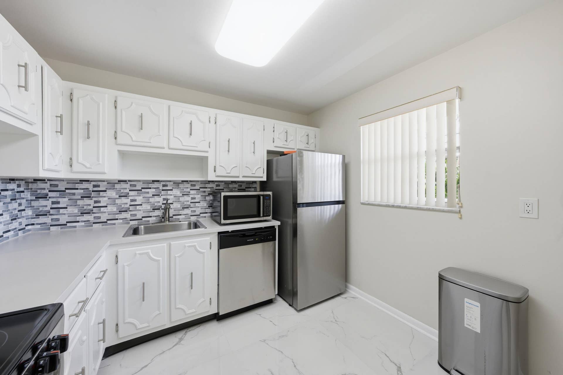 3000 Riverside Drive, #201-1, Coral Springs, FL 33065 DSC00016