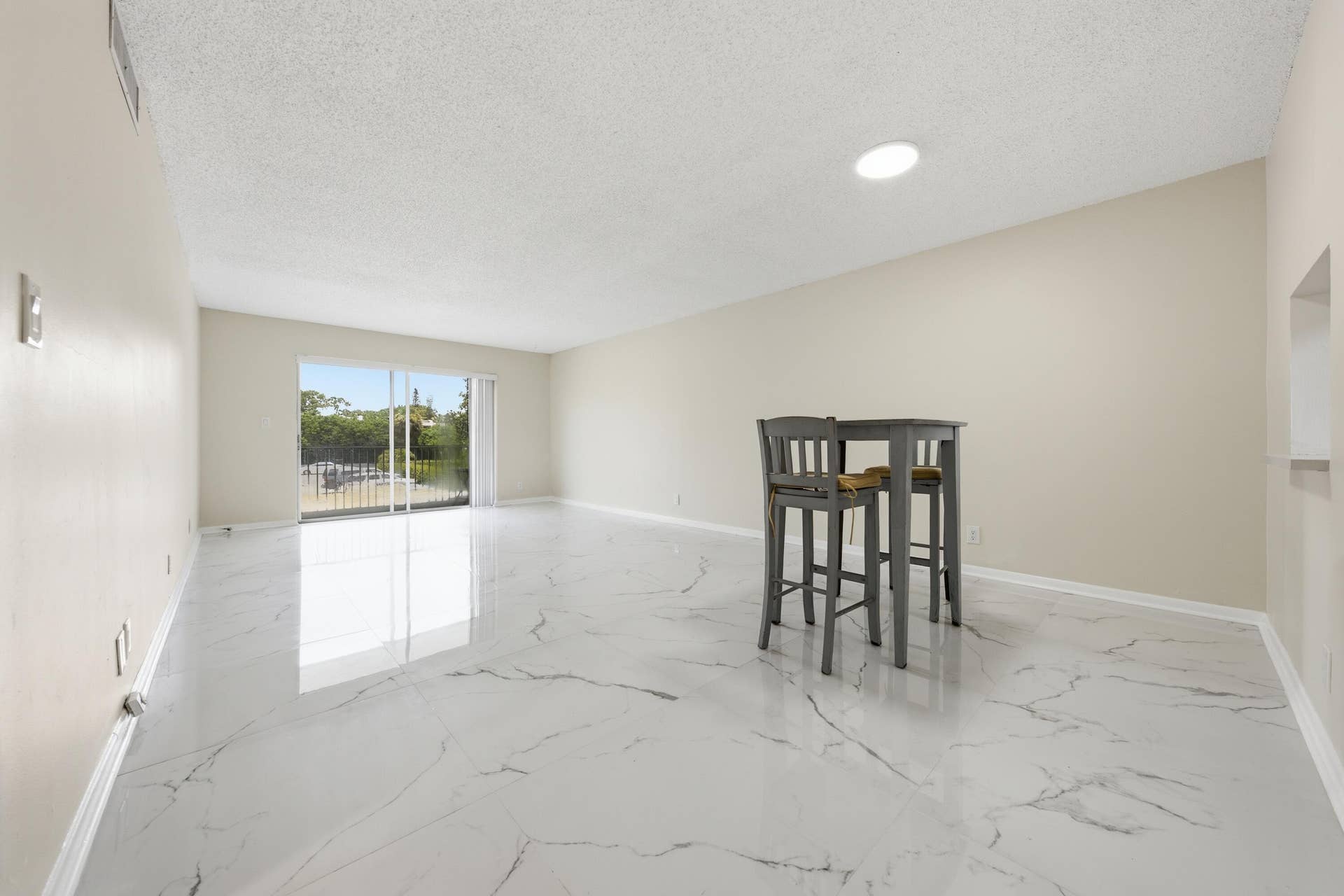 3000 Riverside Drive, #201-1, Coral Springs, FL 33065 DSC00088