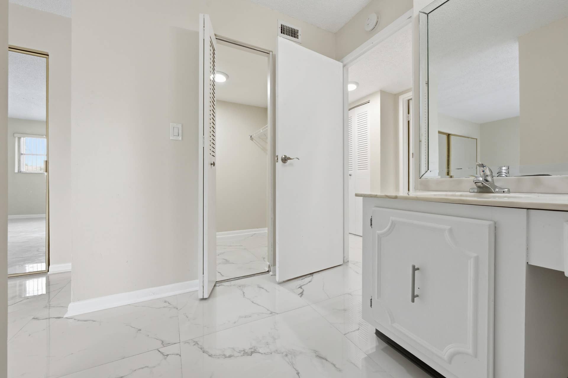 3000 Riverside Drive, #201-1, Coral Springs, FL 33065 DSC00076