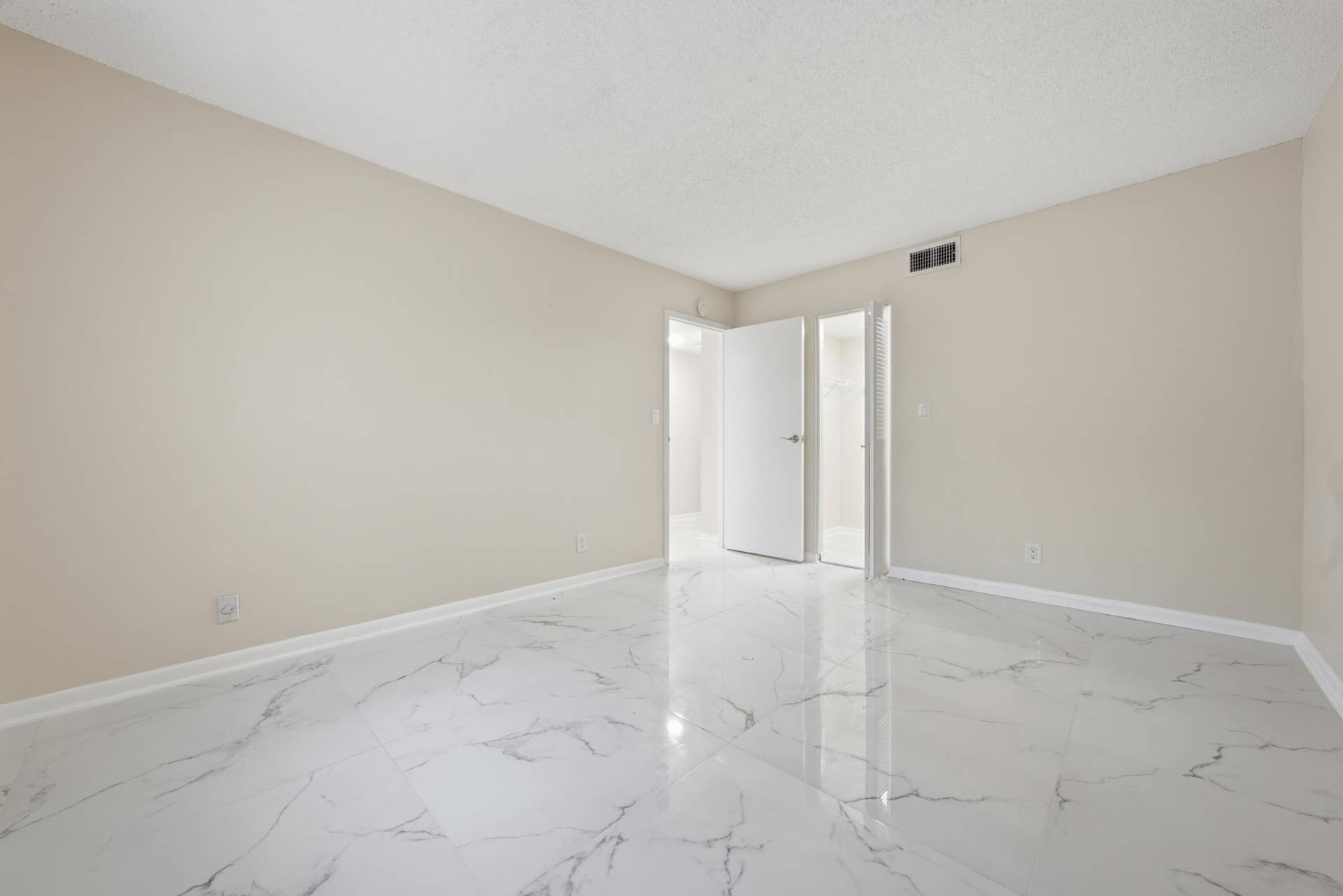 3000 Riverside Drive, #201-1, Coral Springs, FL 33065 DSC00041