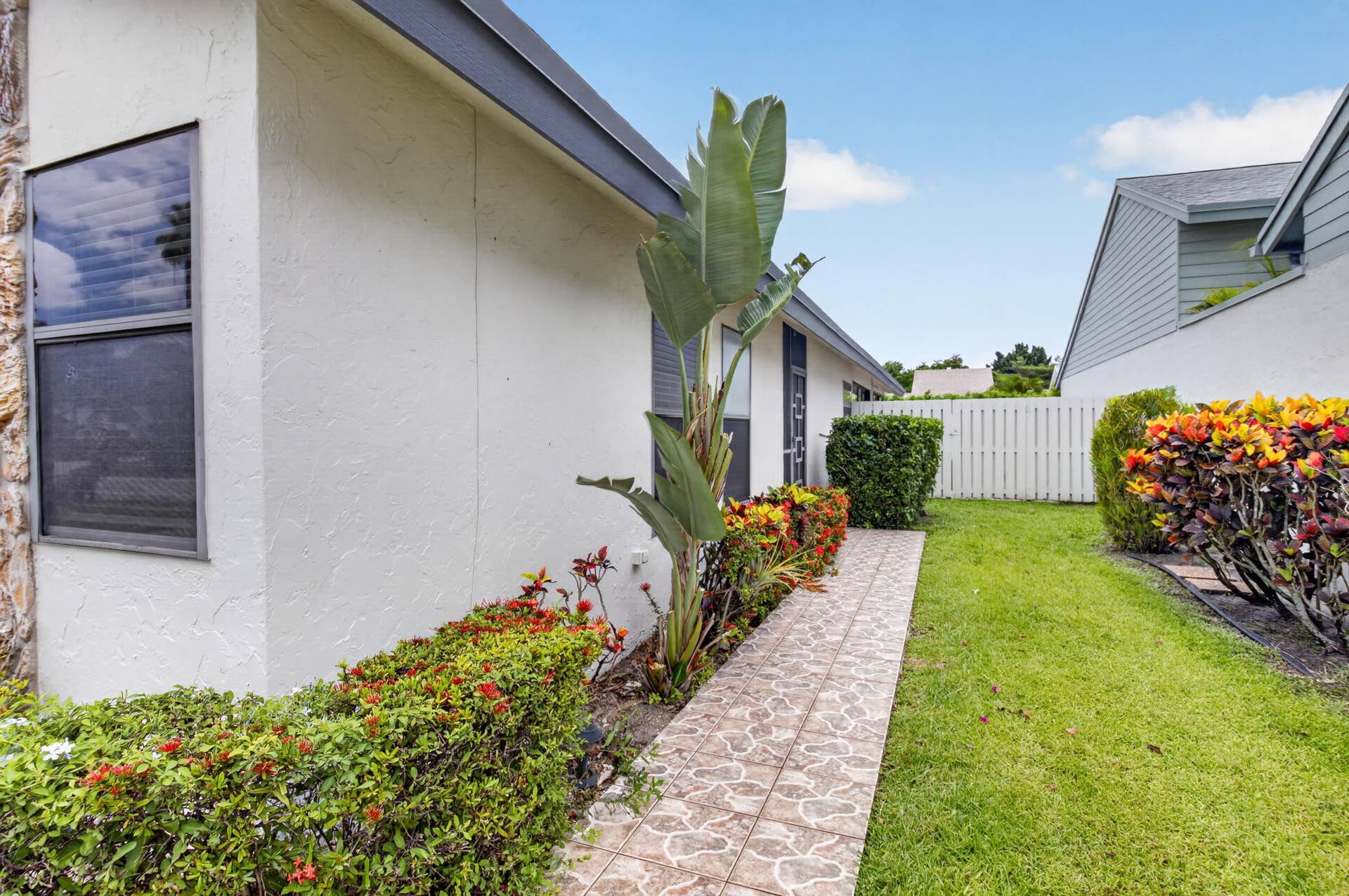 1315 NW 25th Lane, Delray Beach, FL 33445 SIDE VIEW