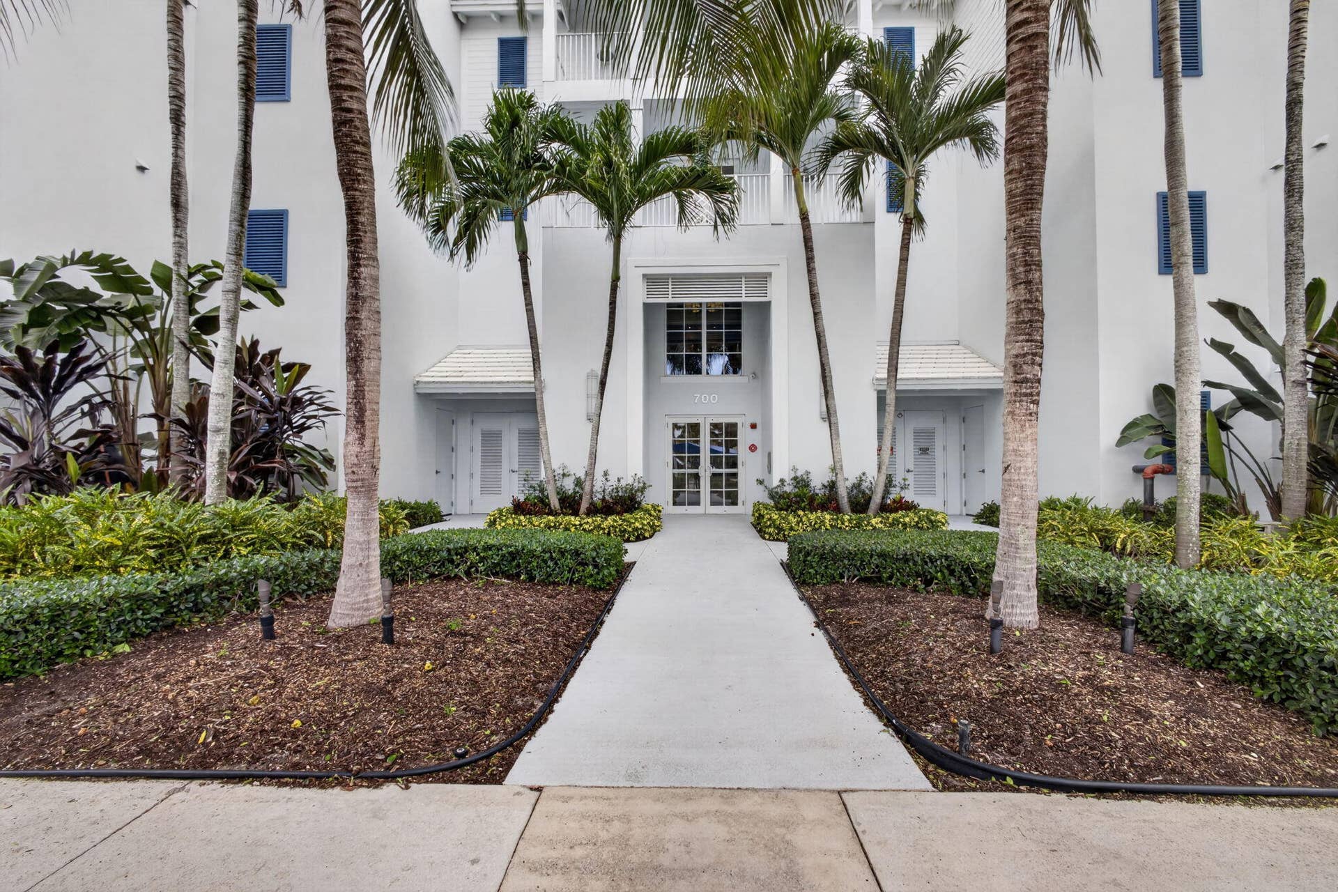700 Building entrance