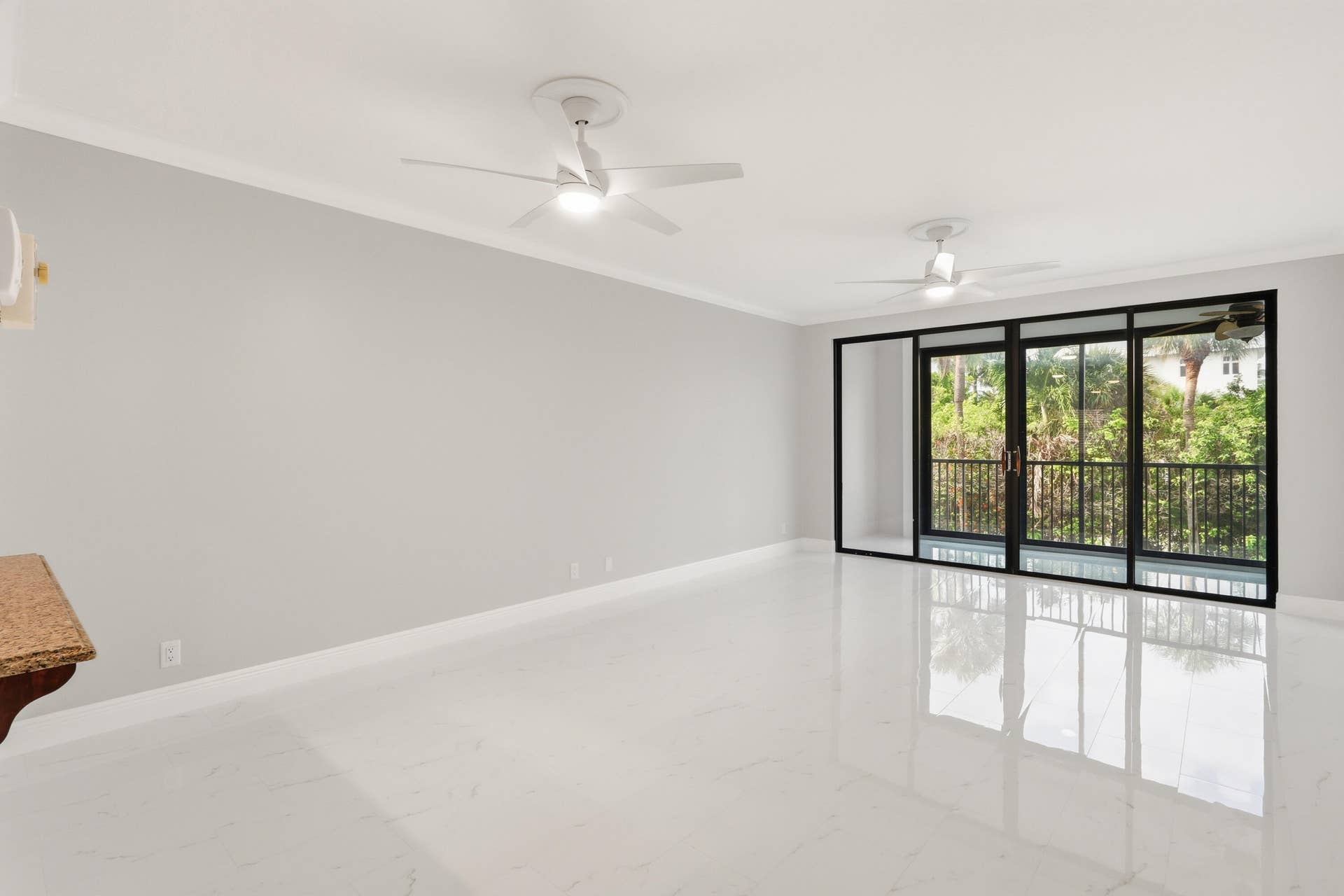 220 Lake Drive, #206, Palm Beach Shores, FL 33404 great room
