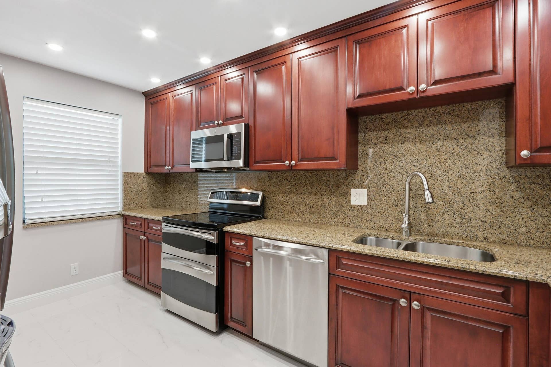 220 Lake Drive, #206, Palm Beach Shores, FL 33404 kitchen