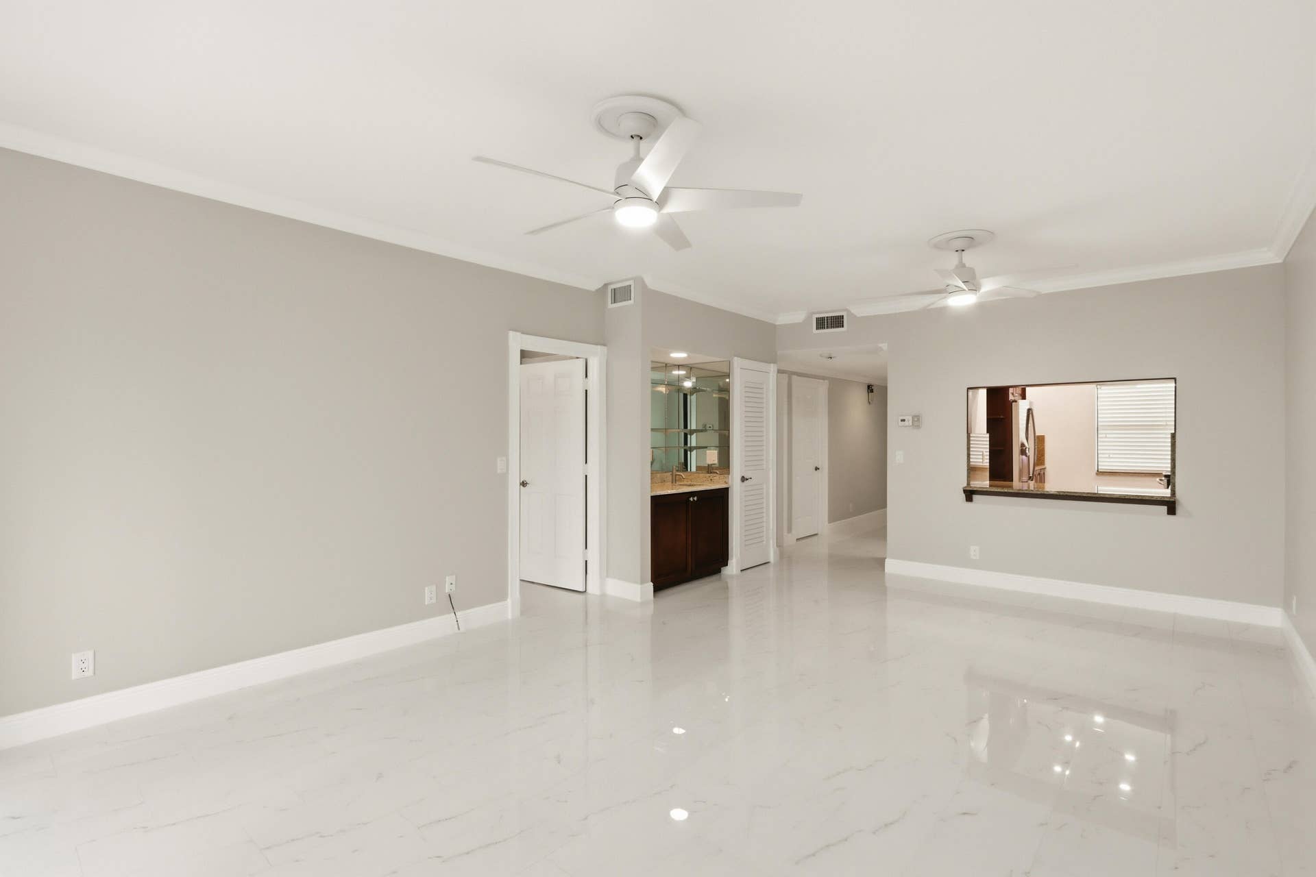 220 Lake Drive, #206, Palm Beach Shores, FL 33404 great room