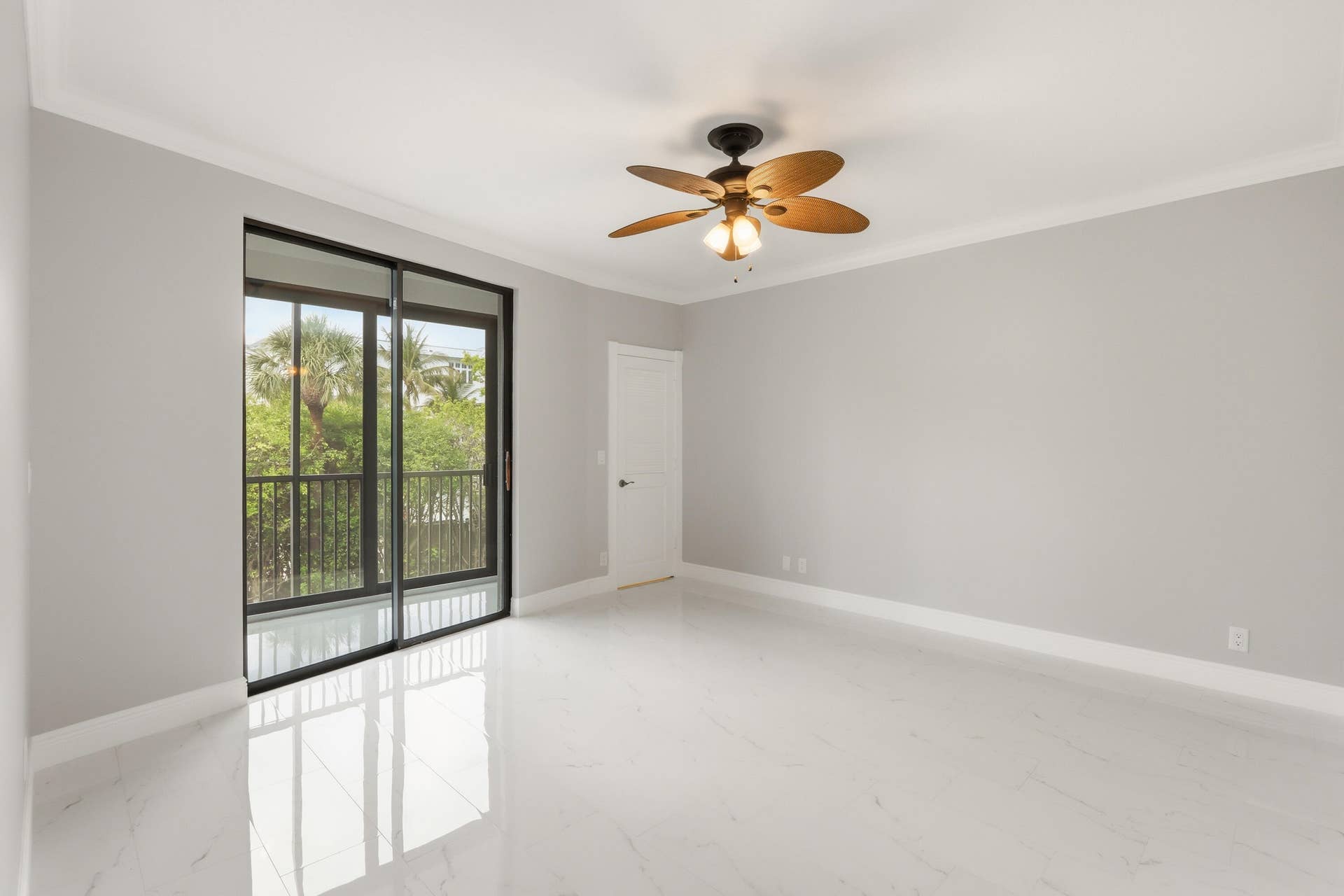 220 Lake Drive, #206, Palm Beach Shores, FL 33404 18_18. primary bedroom