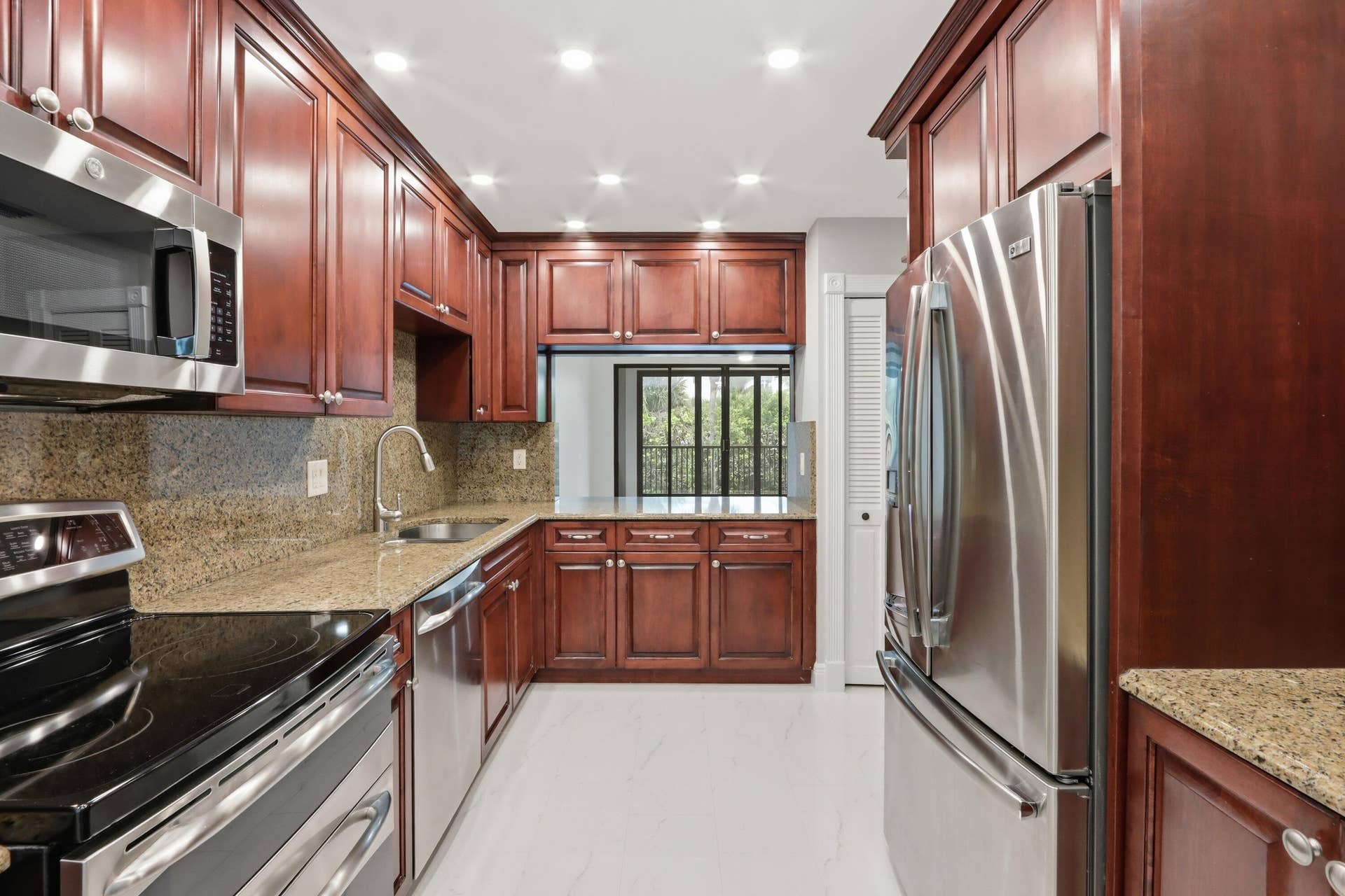 220 Lake Drive, #206, Palm Beach Shores, FL 33404 kitchen