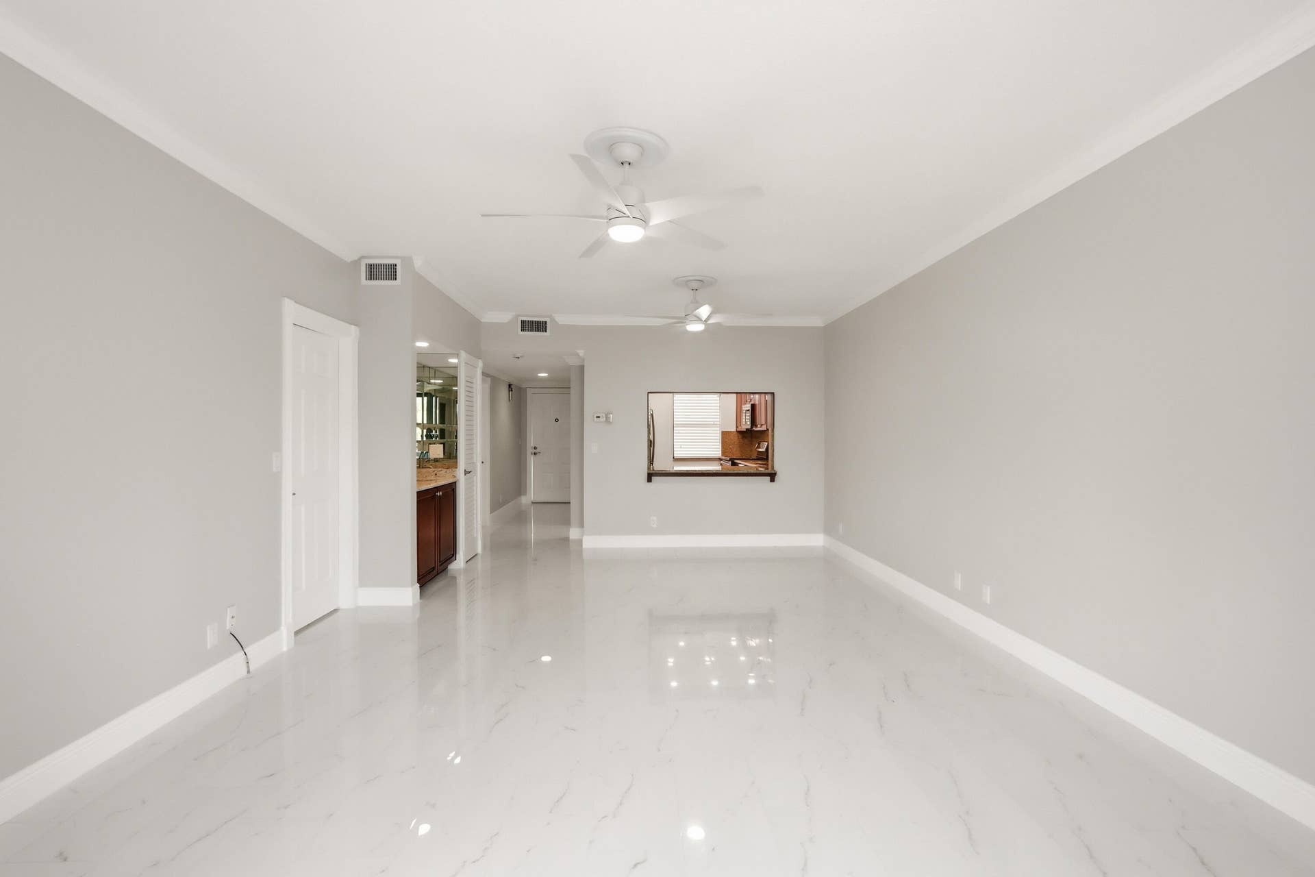 220 Lake Drive, #206, Palm Beach Shores, FL 33404 great room