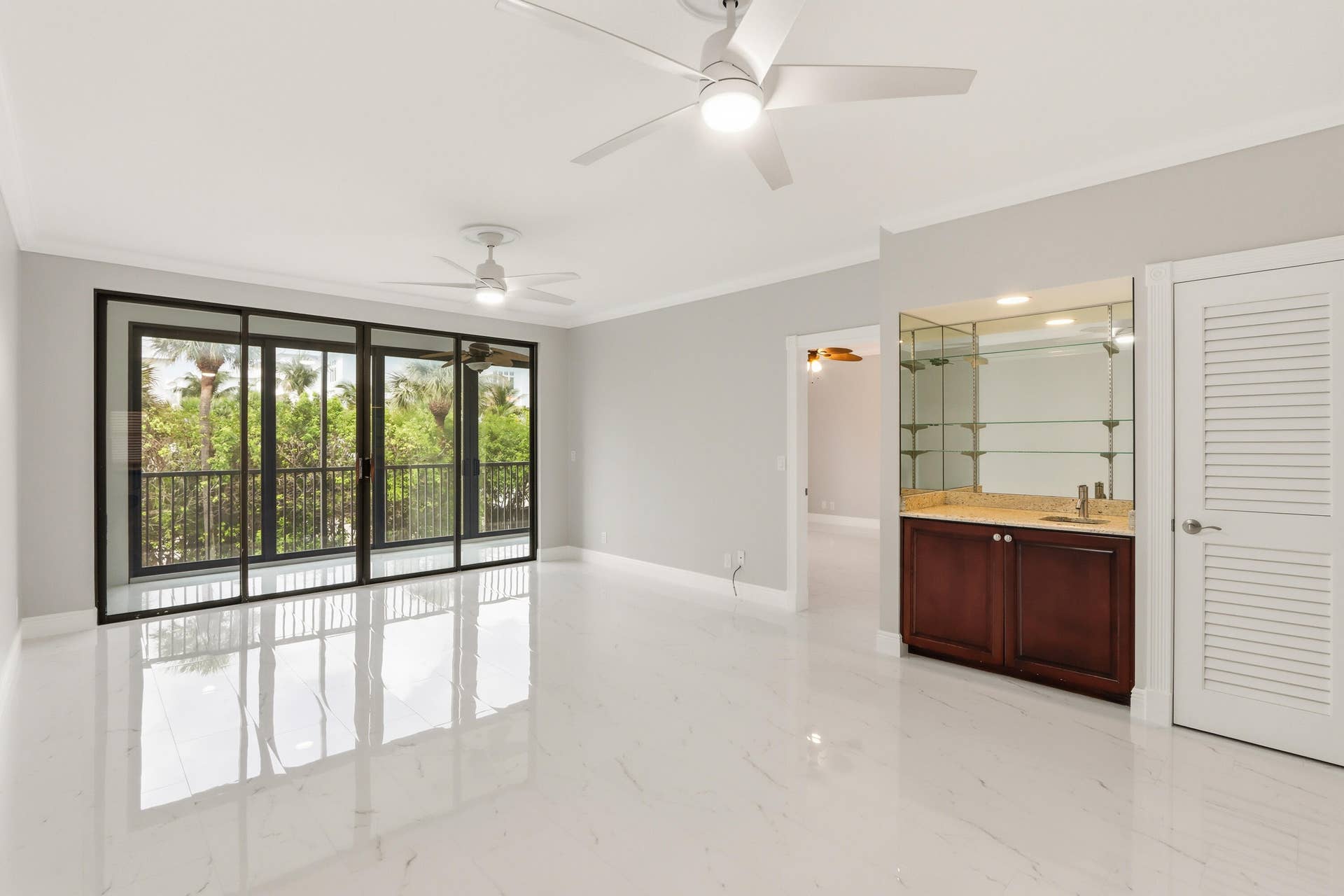 220 Lake Drive, #206, Palm Beach Shores, FL 33404 Great Room