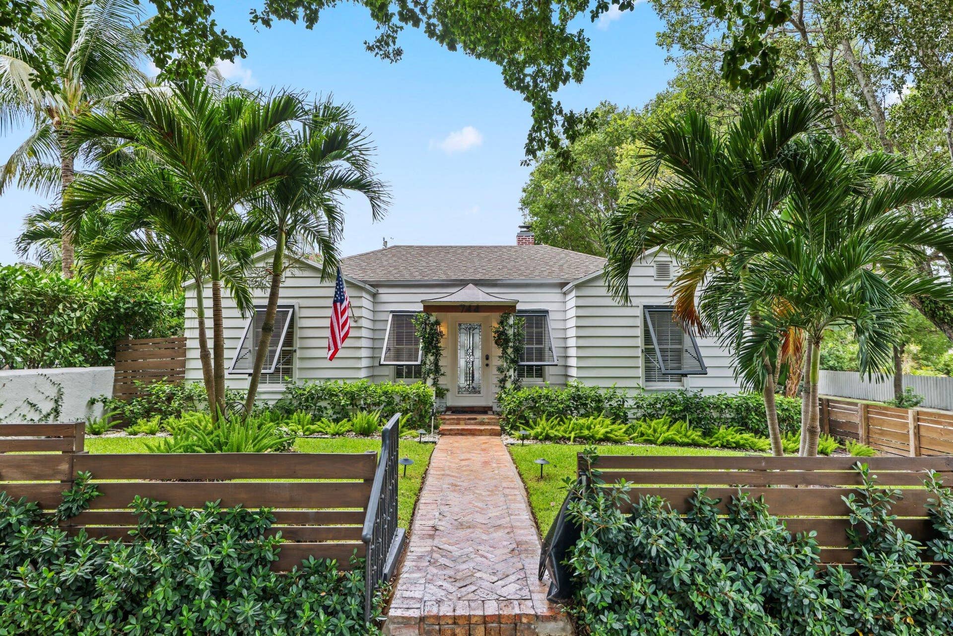 744 Sunset Road, West Palm Beach, FL 33401 744 Sunset Road - 2.jpg-SMALL