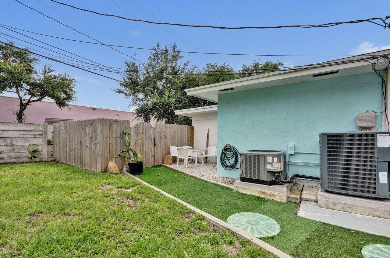 1718 Ridge Road, North Palm Beach, FL 33408 DSC09315