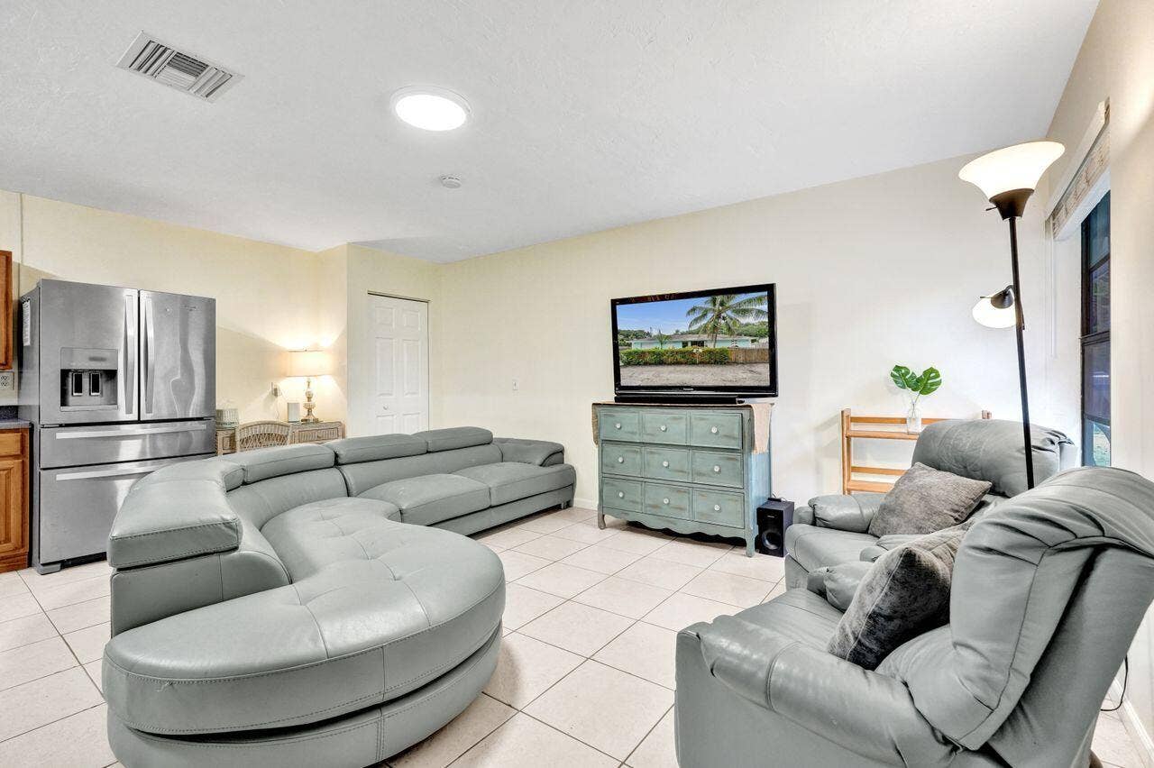 1718 Ridge Road, North Palm Beach, FL 33408 DSC09189