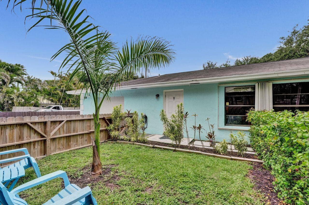 1718 Ridge Road, North Palm Beach, FL 33408 Unit 1 front yard and entrance
