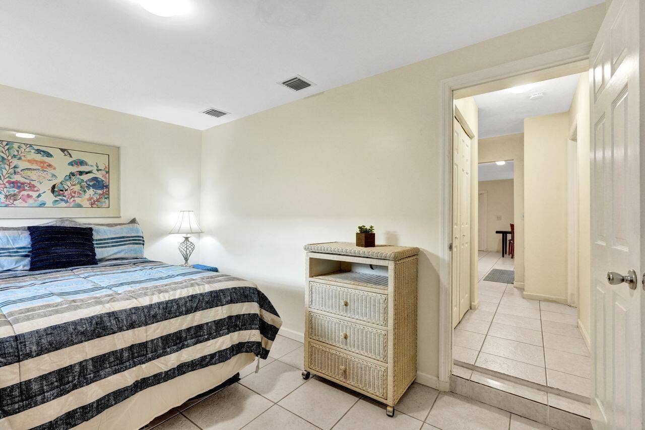 1718 Ridge Road, North Palm Beach, FL 33408 DSC09105