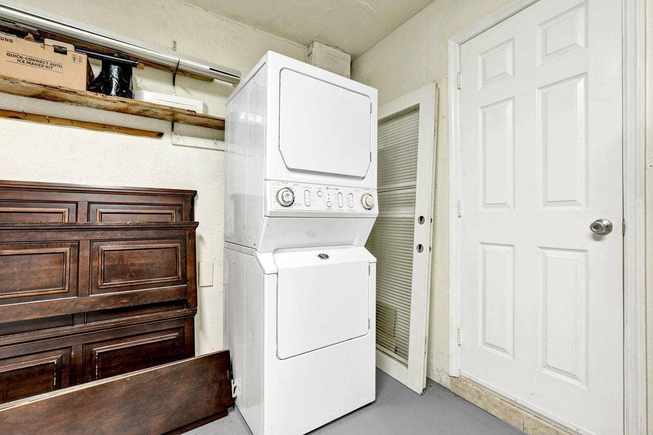 1718 Ridge Road, North Palm Beach, FL 33408 Unit 1 laundry