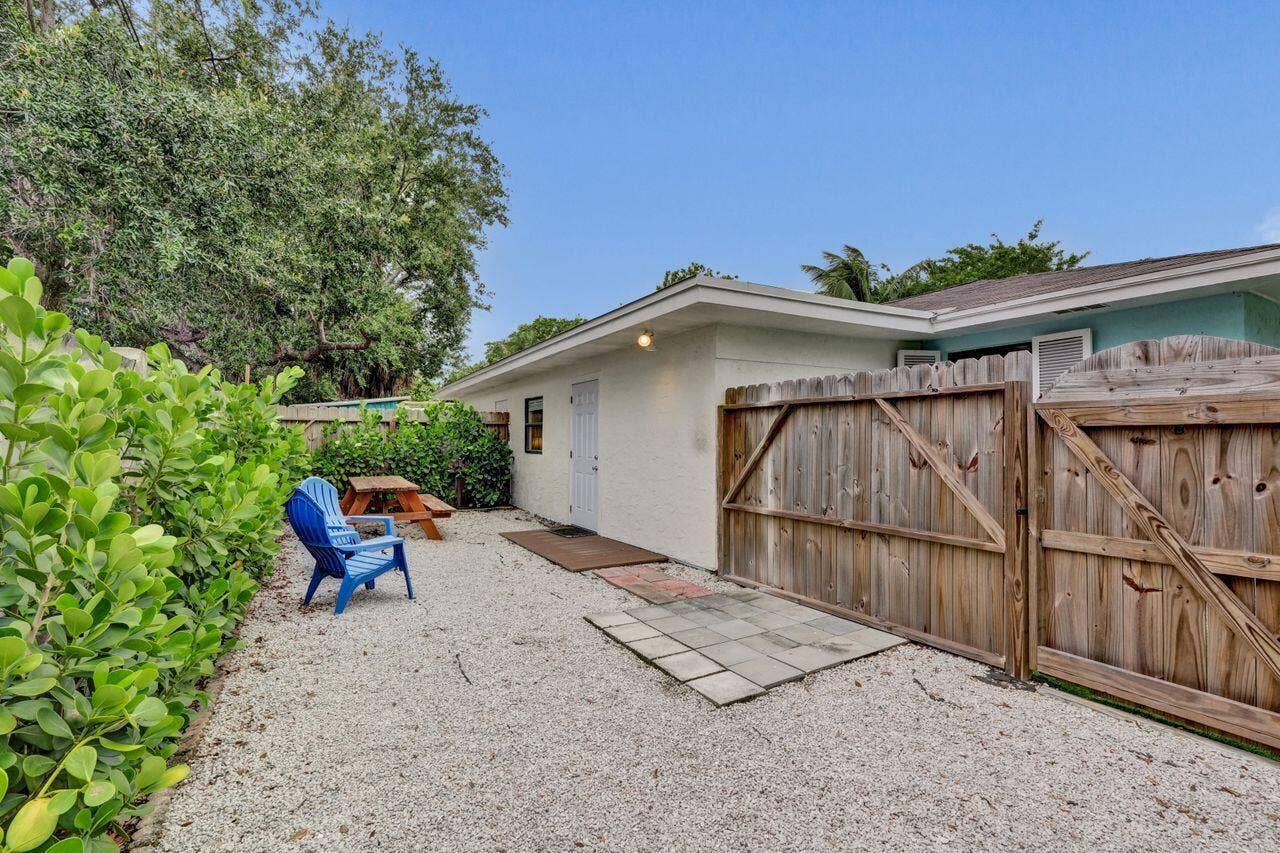1718 Ridge Road, North Palm Beach, FL 33408 Unit 1 backyard