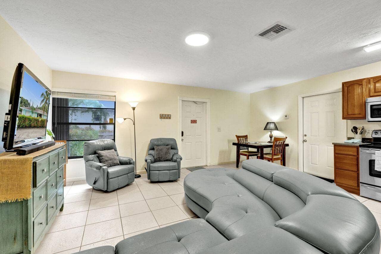 1718 Ridge Road, North Palm Beach, FL 33408 DSC09195