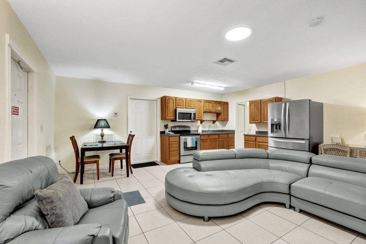 1718 Ridge Road, North Palm Beach, FL 33408 DSC09183