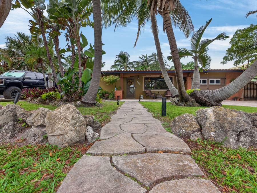 Property photo for 949 NE 25th Avenue, Pompano Beach, FL