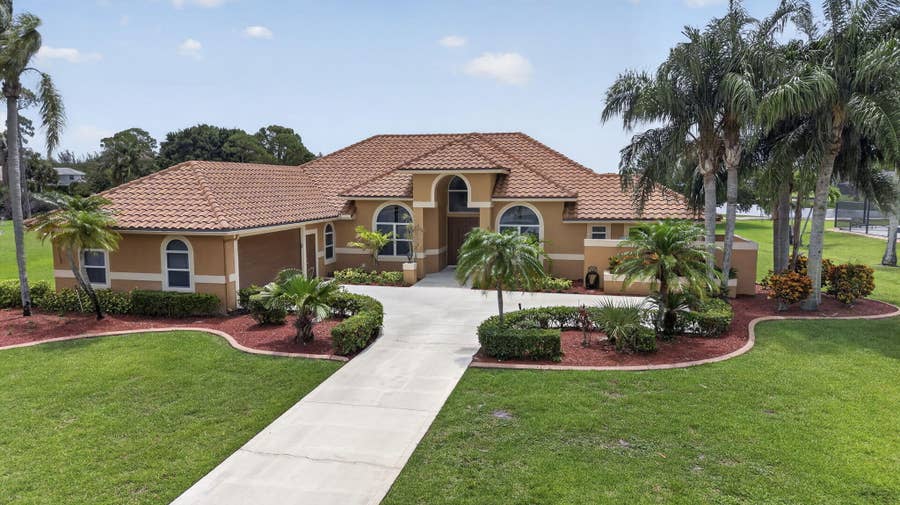 Property photo for 8030 Woodsmuir Drive, Palm Beach Gardens, FL