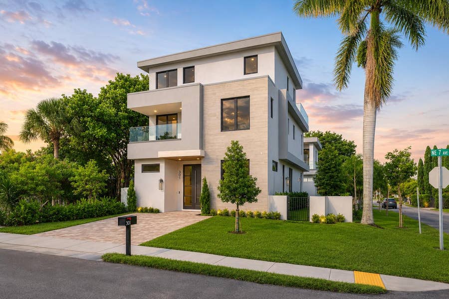 Property photo for 301 NE 7th Avenue, Delray Beach, FL