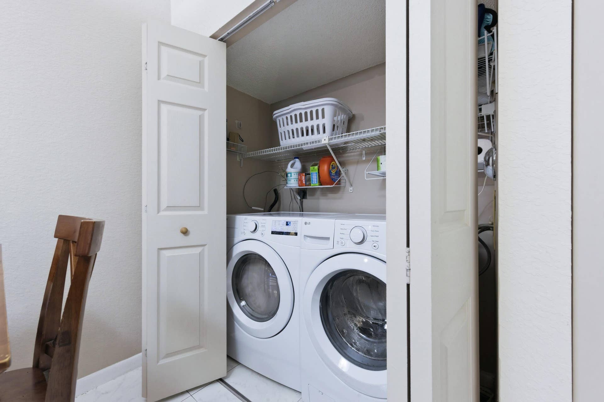 4353 Woodstock Drive, #B, West Palm Beach, FL 33409 LAUNDRY CLOSET