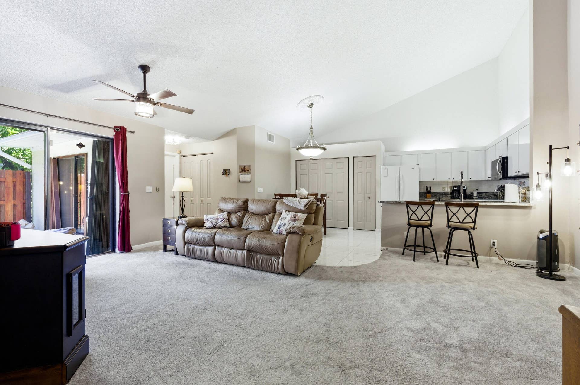 4353 Woodstock Drive, #B, West Palm Beach, FL 33409 LIVING ROOM