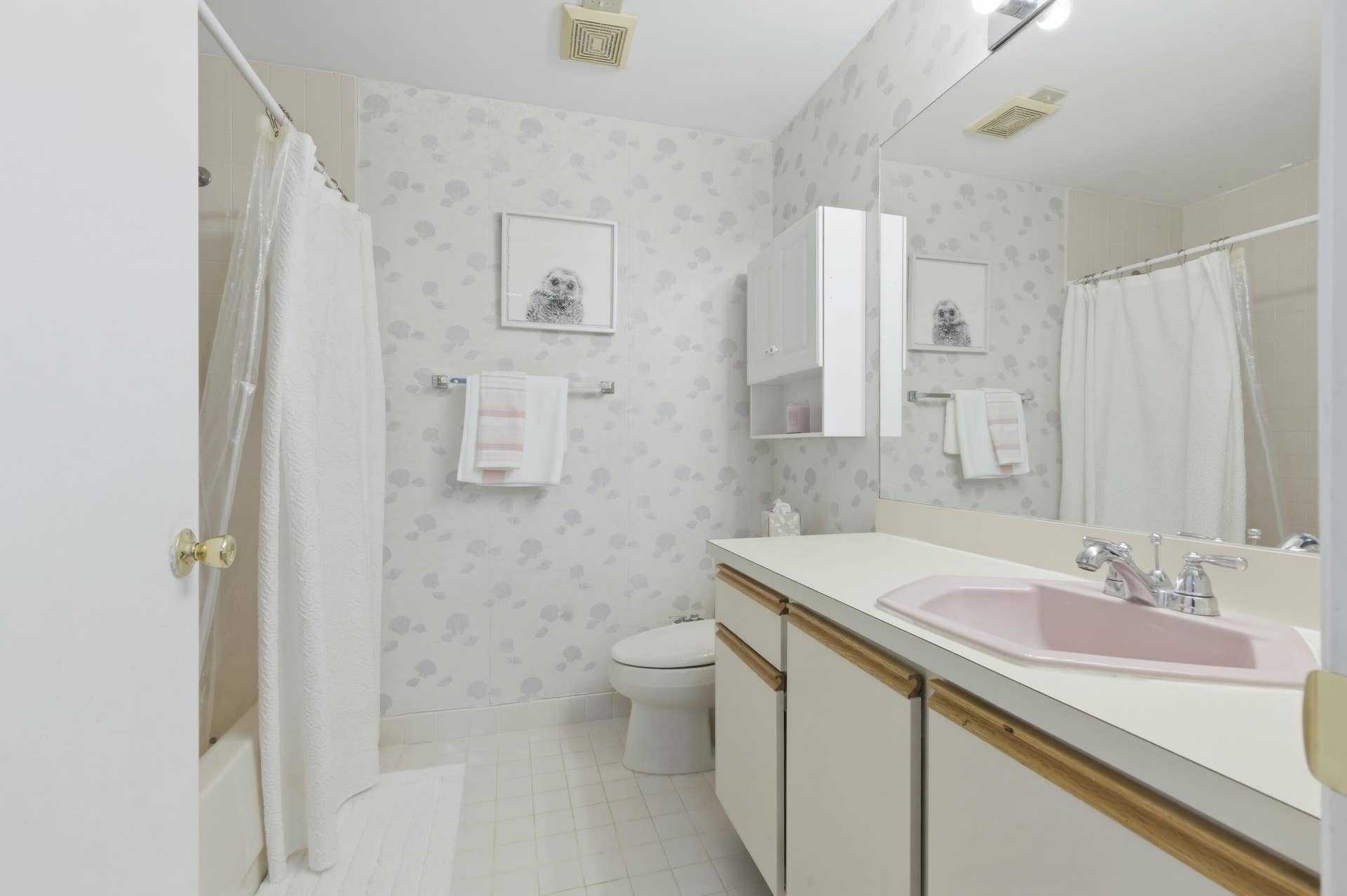 4353 Woodstock Drive, #B, West Palm Beach, FL 33409 PRIMARY BATH