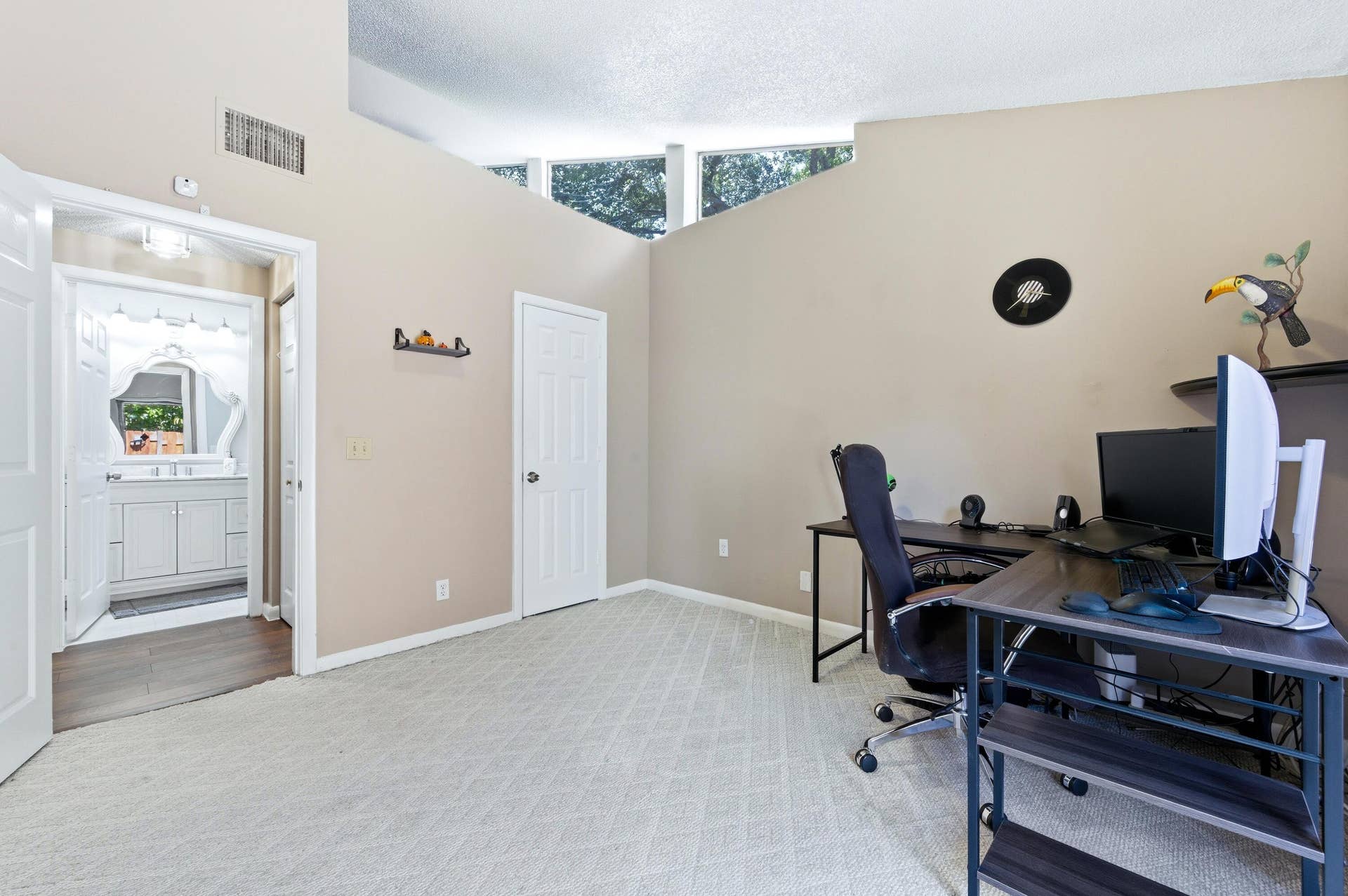 4353 Woodstock Drive, #B, West Palm Beach, FL 33409 LIVING ROOM
