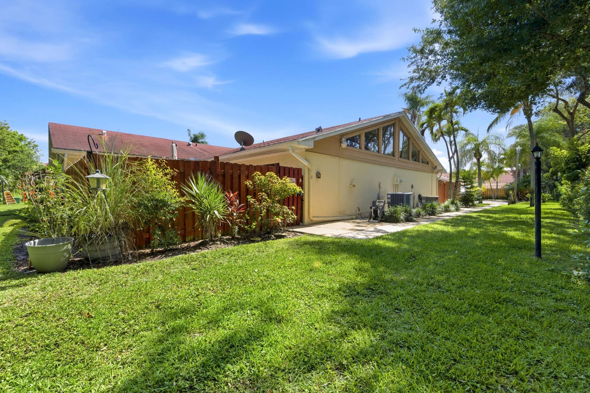 4353 Woodstock Drive, #B, West Palm Beach, FL 33409 SIDE