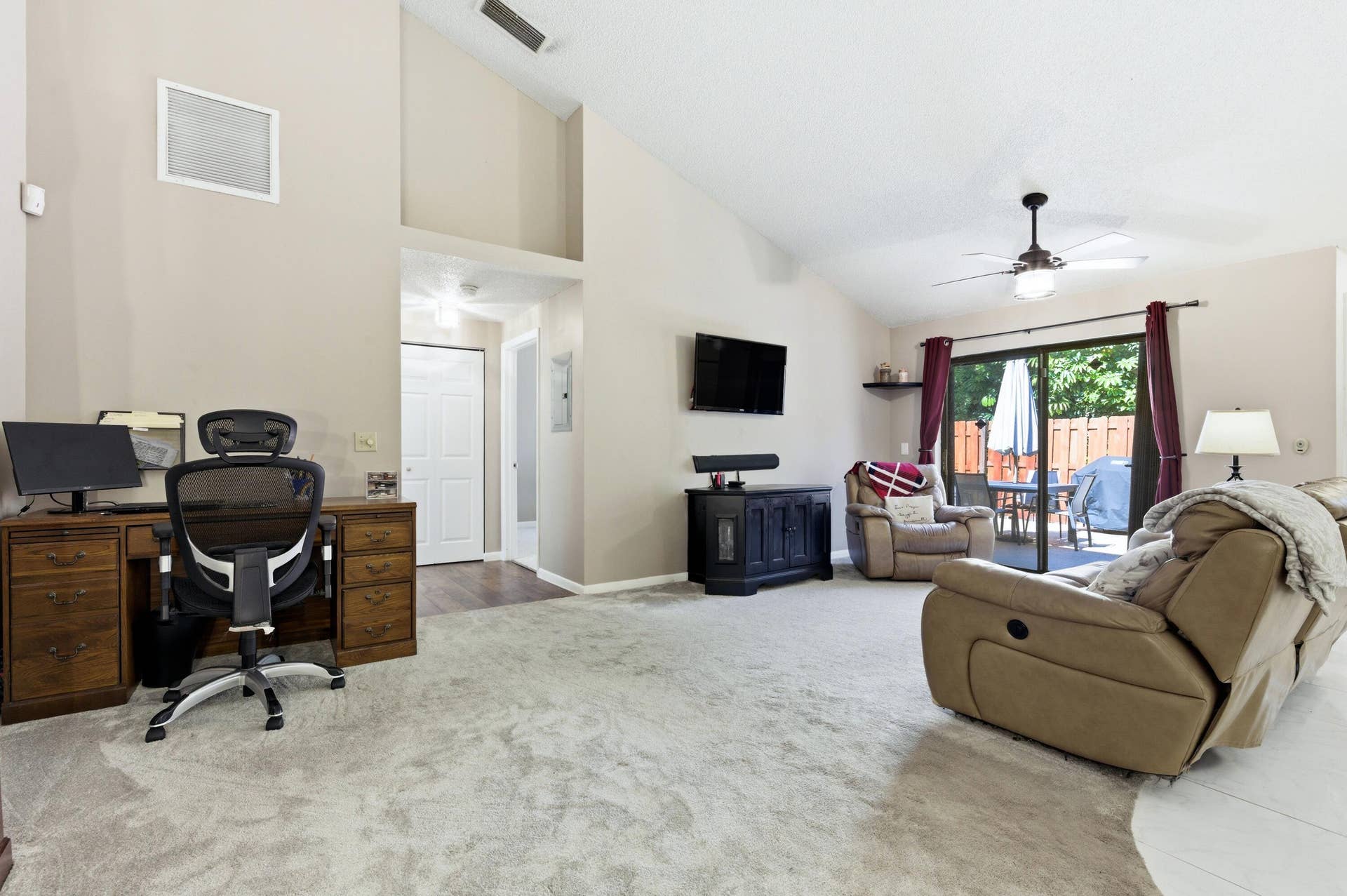 4353 Woodstock Drive, #B, West Palm Beach, FL 33409 LIVING ROOM