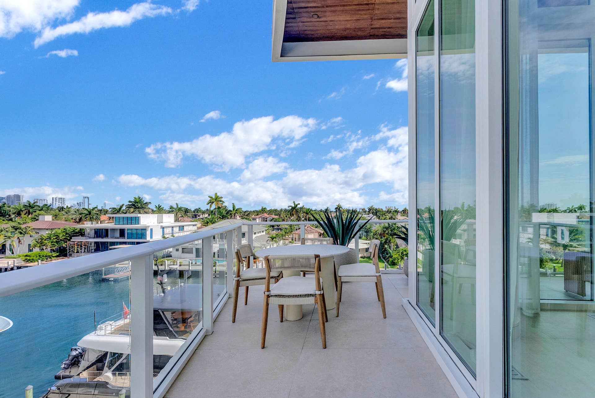 2321 SE 17th Street, #401, Fort Lauderdale, FL 33316 DSC09249