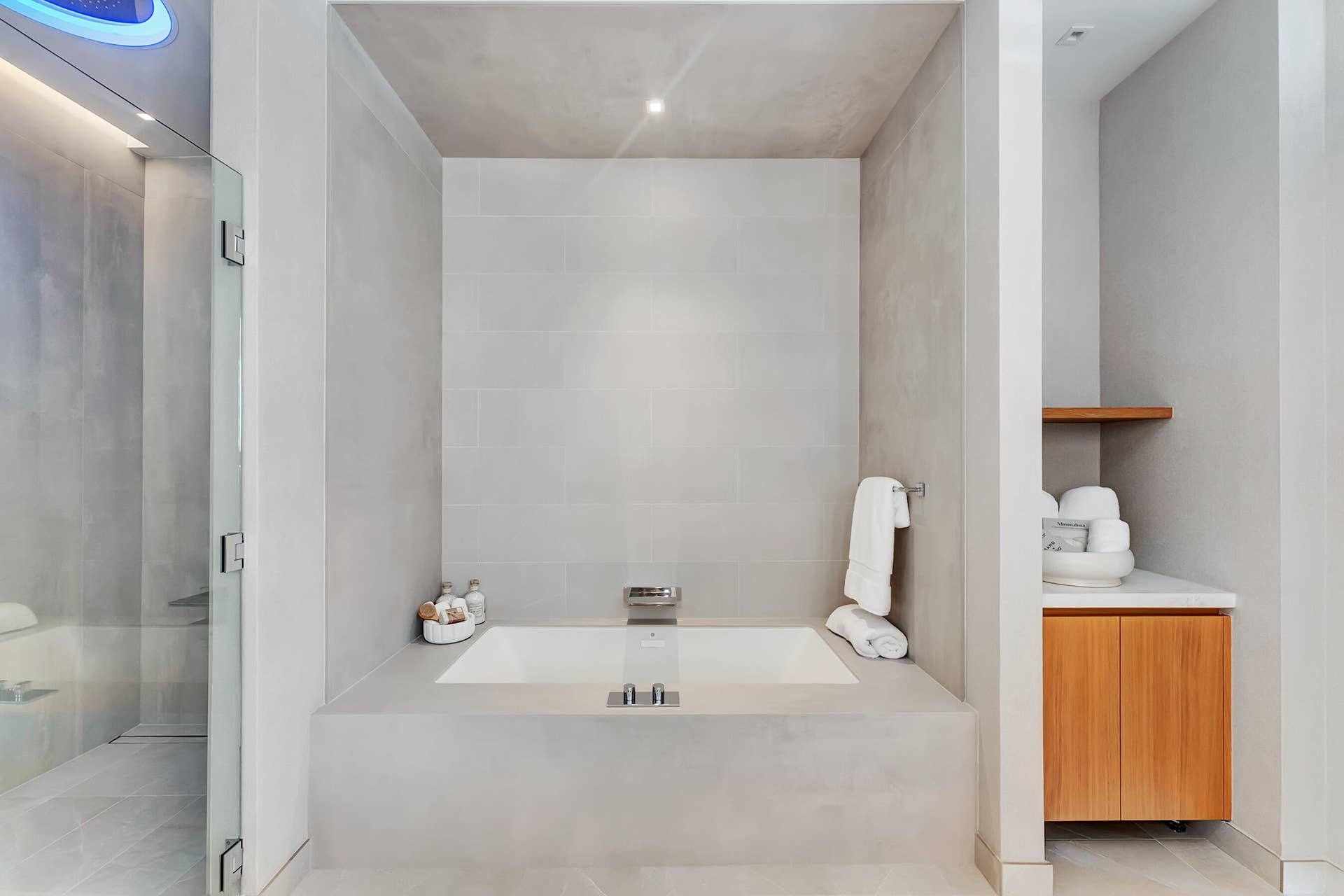 2321 SE 17th Street, #401, Fort Lauderdale, FL 33316 DSC09149