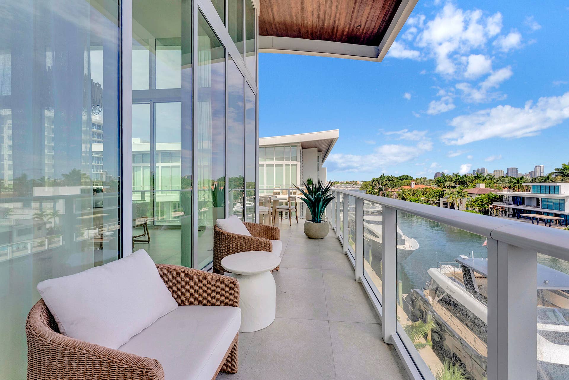 2321 SE 17th Street, #401, Fort Lauderdale, FL 33316 DSC09269