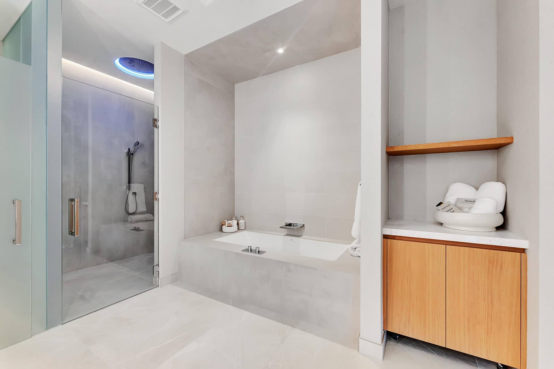 2321 SE 17th Street, #401, Fort Lauderdale, FL 33316 DSC09139