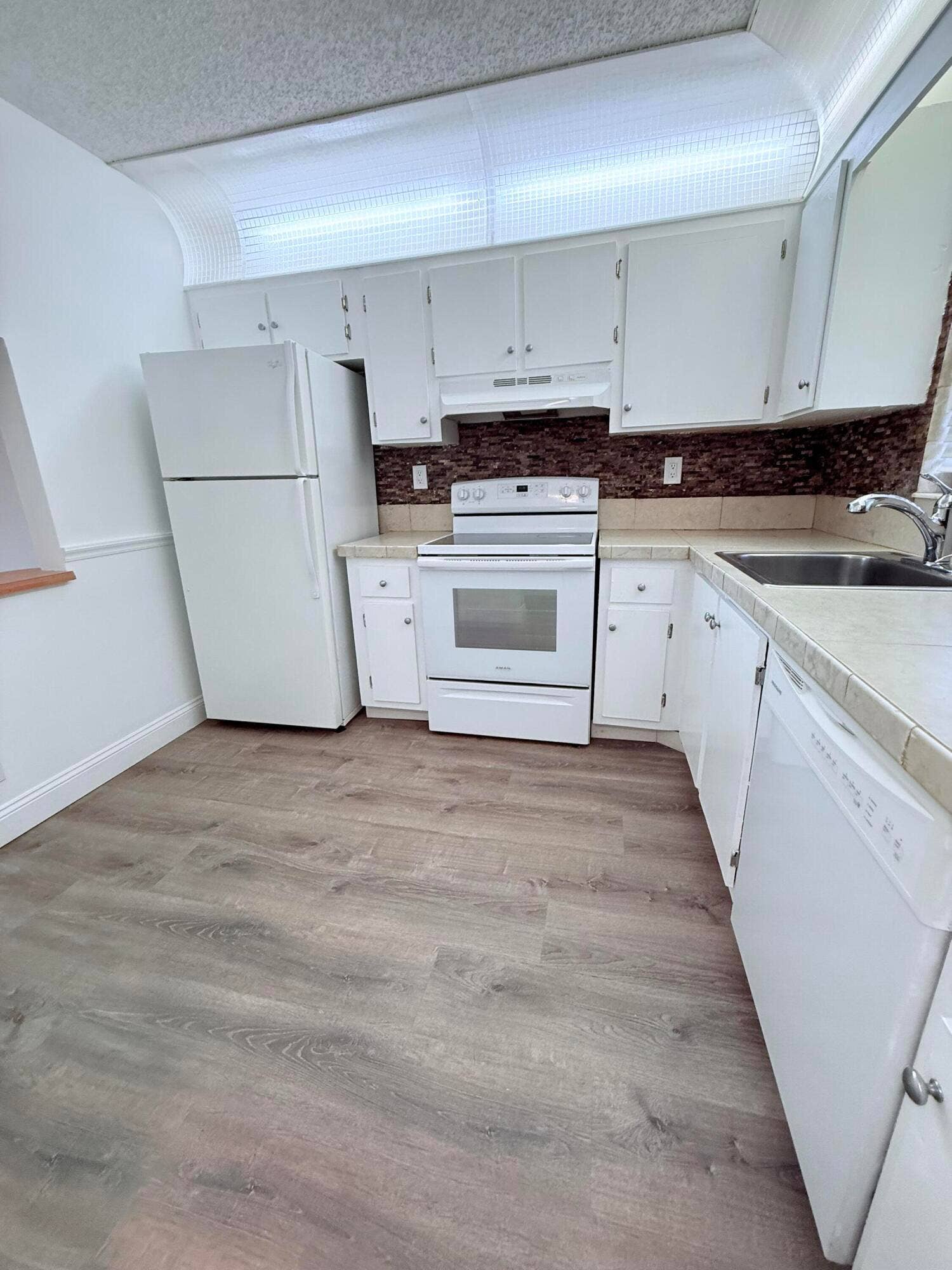 9235 SW 8th Street, #507, Boca Raton, Boca Raton, FL 33428 Kitchen