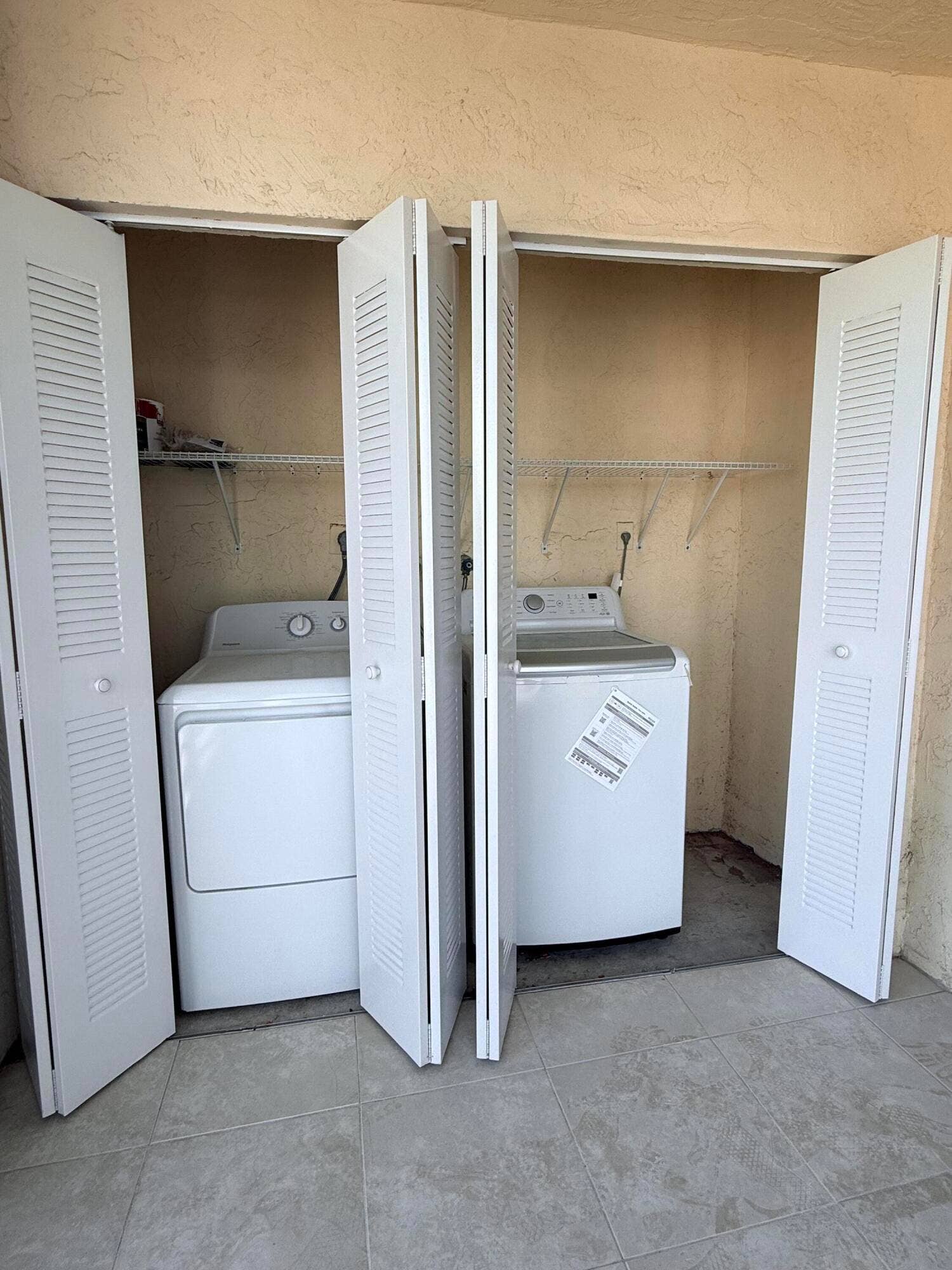 9235 SW 8th Street, #507, Boca Raton, Boca Raton, FL 33428 Full washer and dryer