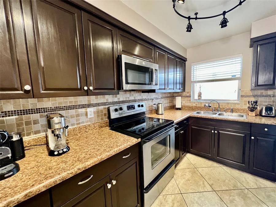 Property photo for 160 NE 8th Avenue, #1b, Hallandale Beach, FL