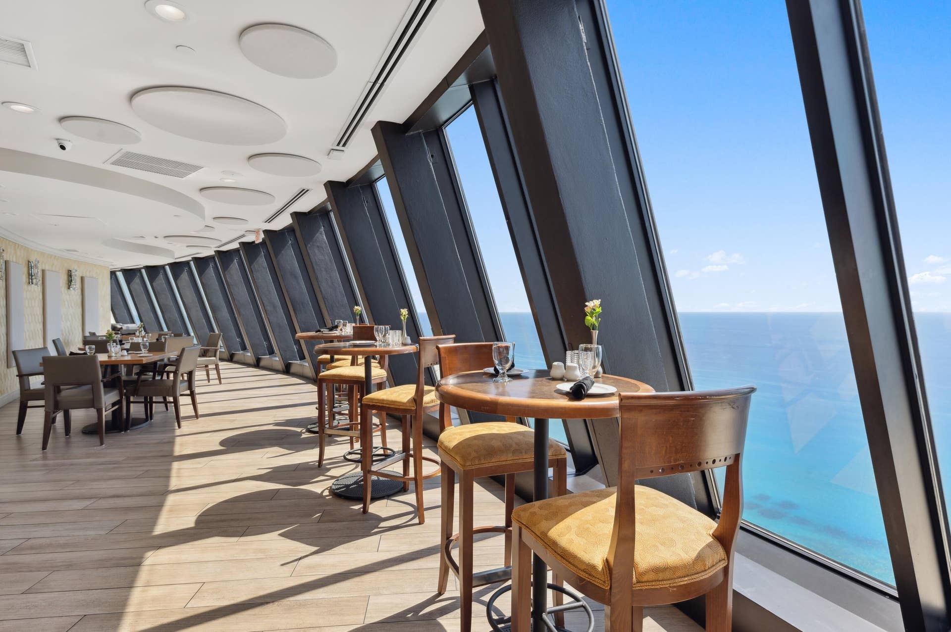 3000 N Ocean Drive, #31 B, Singer Island, FL 33404 28. Marquis Lounge