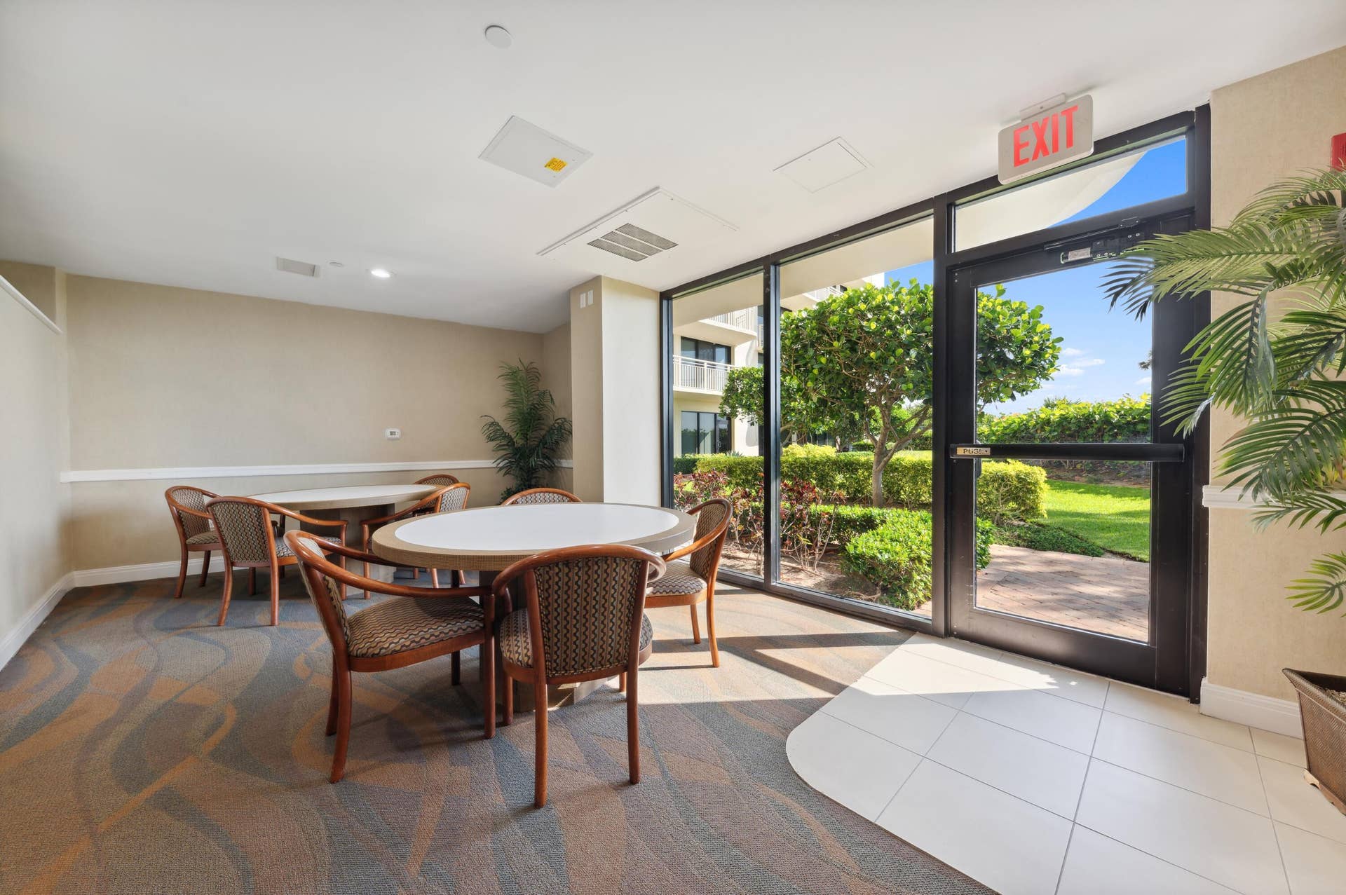 3000 N Ocean Drive, #31 B, Singer Island, FL 33404 9. Card Room